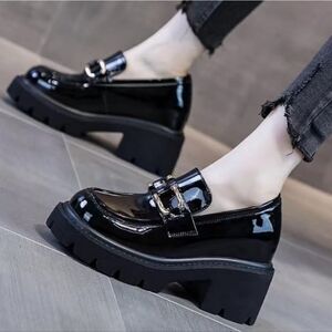 BRAND NEW MADDEN GIRL PLATFORM PATENT LEATHER CHUNKY HEEL  WITH CHAIN LOAFERS